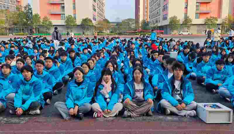 “知不足而奋进，望远山而力行” 南通市蓝领技工学校学生表彰大会