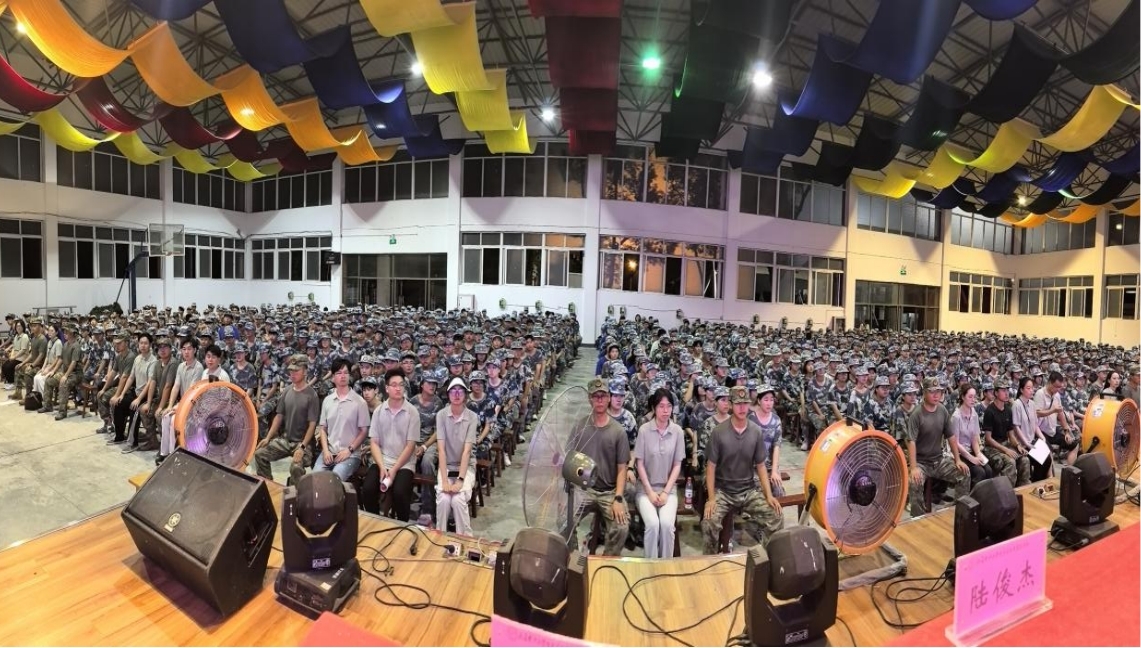 迷彩铸魂 青春启航  南通市蓝领技工学校2025级学生军训开营仪式庄严举行